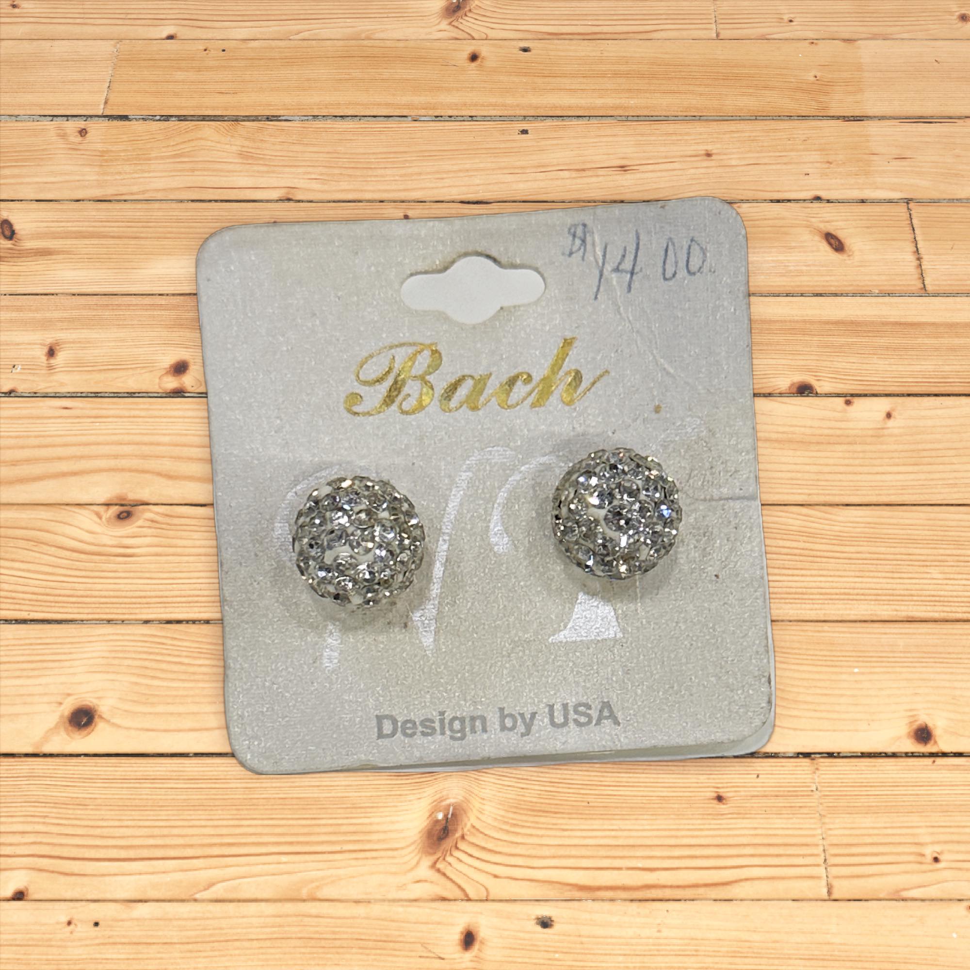 White and Silver round earrings