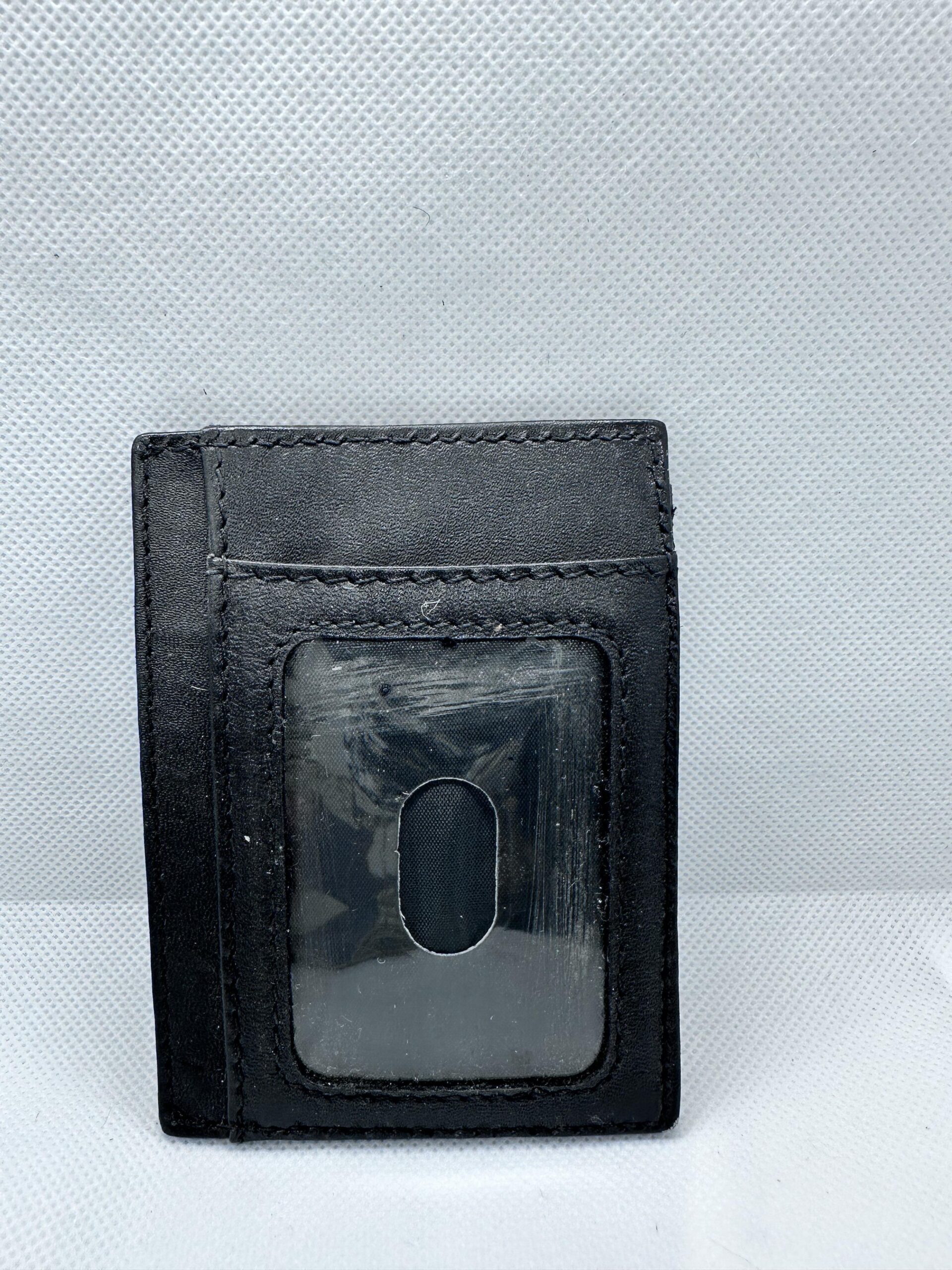 Mens wallet with airtag holder